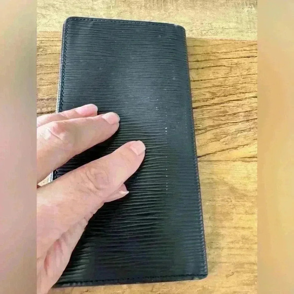 🎉❤️Louis Vuitton Epi Brazza Wallet ~Epi Leather~ Black ~ EUC!~ 💯 % Authentic - Picture 7 of 8
